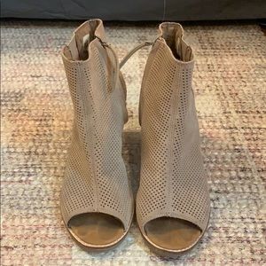 Toms Heels